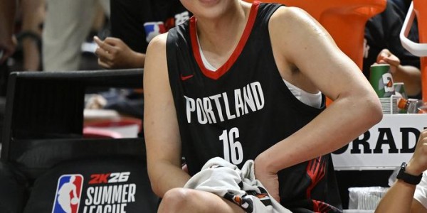 罗死死拽着杨瀚森！美国现场解说：像攥着下个月的房租