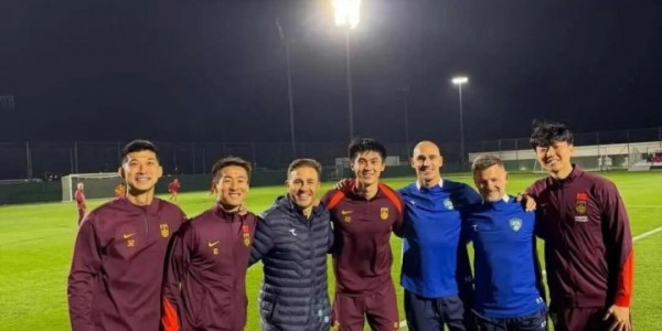 百家乐平台-师徒再聚首！前广州球员与卡纳瓦罗合影，曾一起夺2019年中超冠军