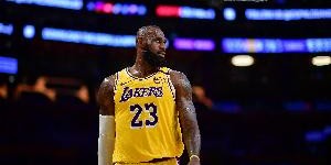 百家乐平台-恢复正常！詹姆斯半场11投5中 拿下10分5篮板7助攻