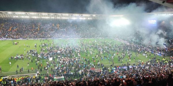 百家乐APP下载-【现场】夺冠庆典变闹剧，那不勒斯的庆祝才刚开始！