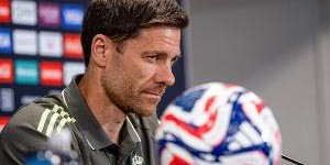 阿隆索执教生涯第三次净负4球，此前两次是对法兰克福、利物浦