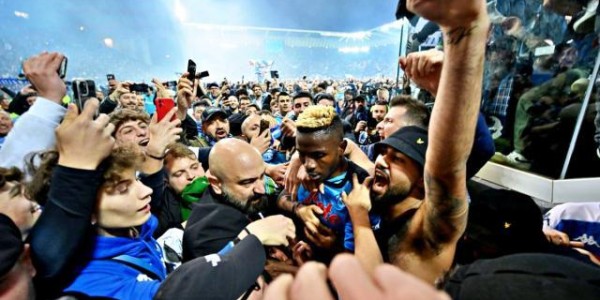 百家乐APP下载-【现场】夺冠庆典变闹剧，那不勒斯的庆祝才刚开始！